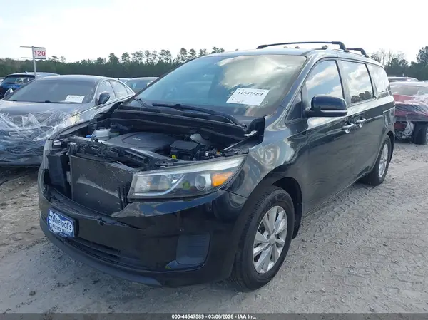 KNDMB5C16J6379792 2018 KIA SEDONA - Image 2