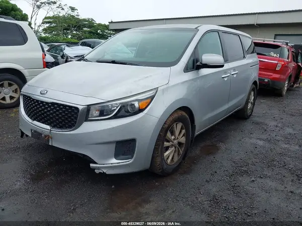 KNDMB5C16J6380232 2018 KIA SEDONA - Image 2