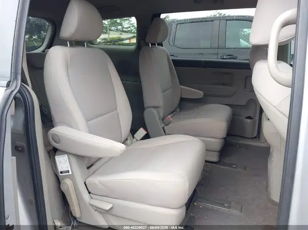 KNDMB5C16J6380232 2018 KIA SEDONA - Image 8