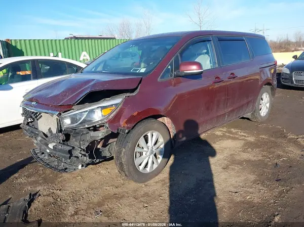KNDMB5C16J6383146 2018 KIA SEDONA - Image 2