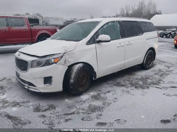 KNDMB5C16J6384331 2018 KIA SEDONA - Image 2