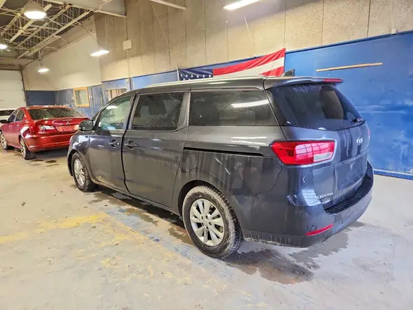KNDMB5C16J6385964 2018 KIA SEDONA - Image 2