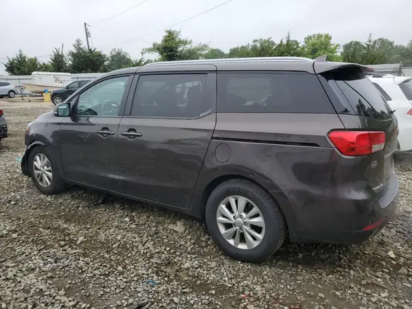 KNDMB5C16J6388587 2018 KIA SEDONA - Image 2