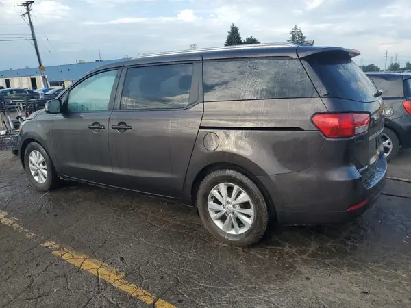 KNDMB5C16J6388900 2018 KIA SEDONA - Image 2