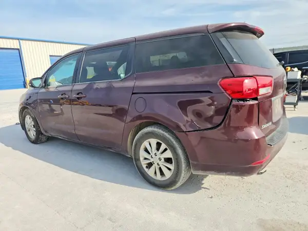 KNDMB5C16J6389349 2018 KIA SEDONA - Image 2