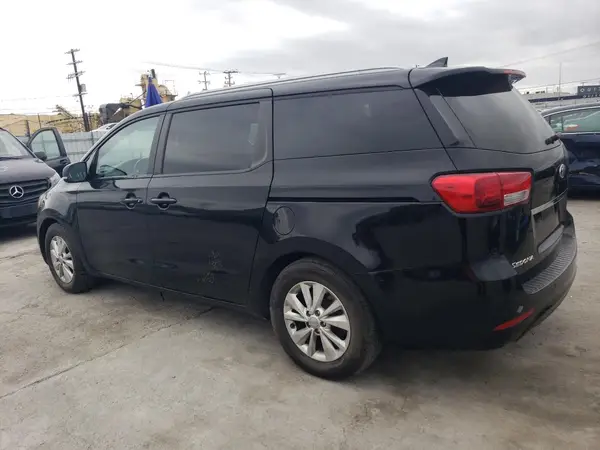 KNDMB5C16J6389609 2018 KIA SEDONA - Image 2