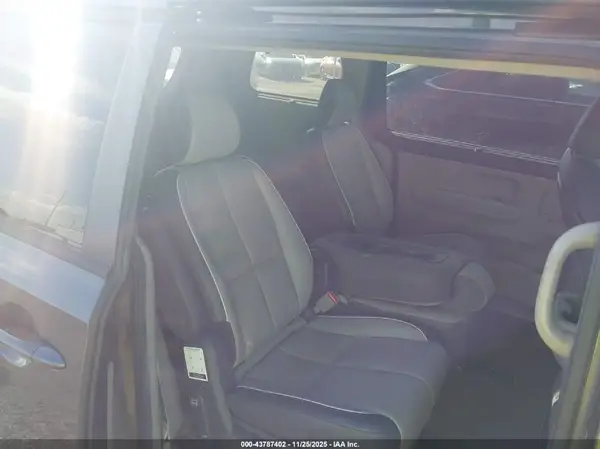 KNDMB5C16J6398875 2018 KIA SEDONA - Image 8
