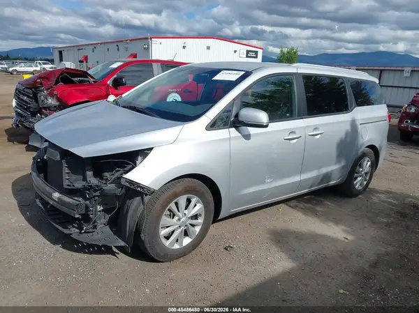 KNDMB5C16J6401838 2018 KIA SEDONA - Image 2