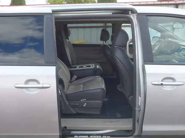 KNDMB5C16J6401838 2018 KIA SEDONA - Image 8