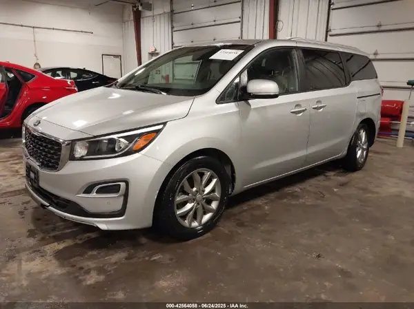 KNDMB5C16K6511984 2019 KIA SEDONA - Image 2