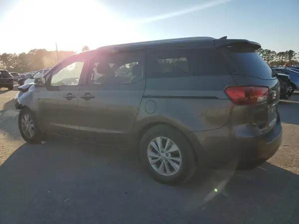 KNDMB5C17G6084323 2016 KIA SEDONA - Image 2