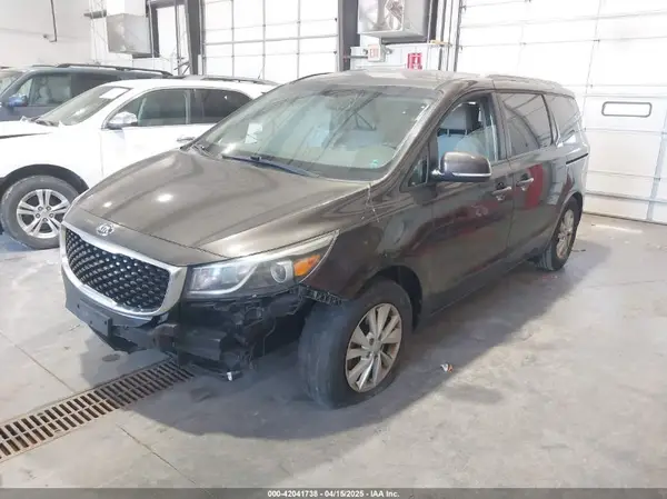 KNDMB5C17G6084760 2016 KIA SEDONA - Image 2