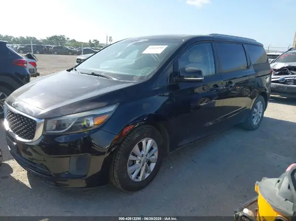 KNDMB5C17G6091059 2016 KIA SEDONA - Image 2