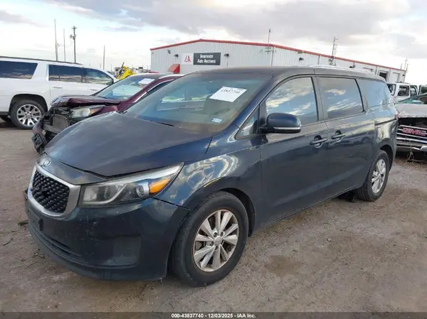 KNDMB5C17G6093118 2016 KIA SEDONA - Image 2