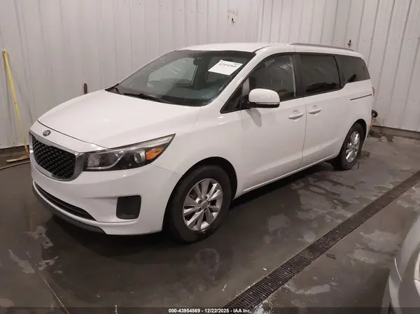 KNDMB5C17G6100262 2016 KIA SEDONA - Image 2
