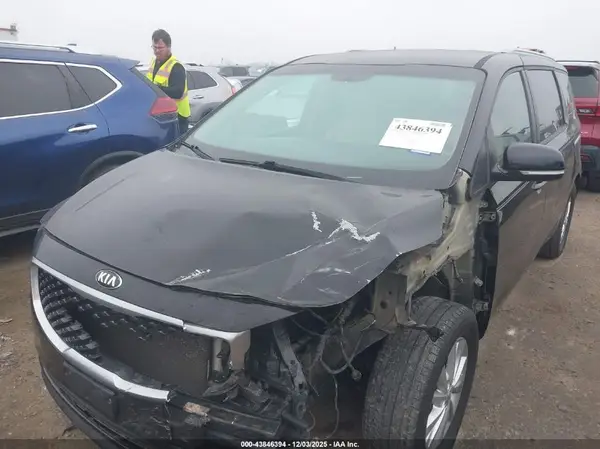 KNDMB5C17G6102349 2016 KIA SEDONA - Image 2