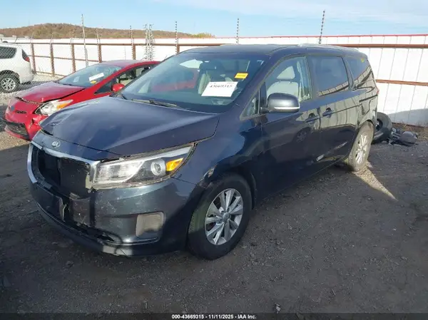 KNDMB5C17G6102884 2016 KIA SEDONA - Image 2