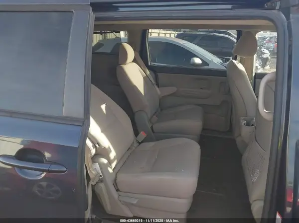 KNDMB5C17G6102884 2016 KIA SEDONA - Image 8