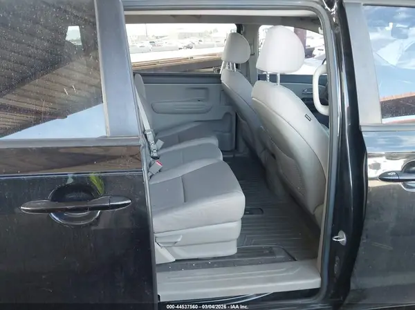 KNDMB5C17G6113867 2016 KIA SEDONA - Image 8