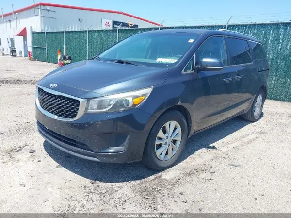 KNDMB5C17G6114310 2016 KIA SEDONA - Image 2