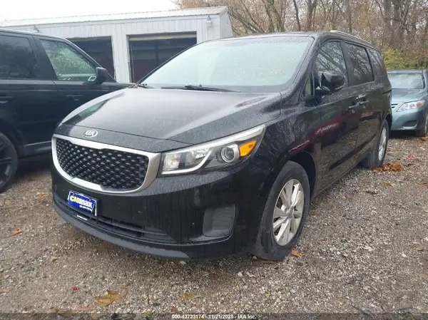 KNDMB5C17G6116784 2016 KIA SEDONA - Image 2