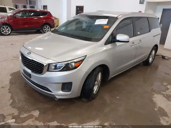 KNDMB5C17G6119006 2016 KIA SEDONA - Image 2