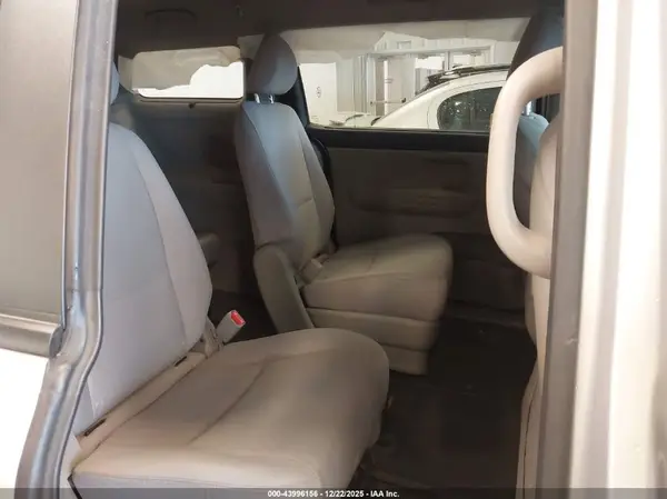 KNDMB5C17G6119006 2016 KIA SEDONA - Image 8