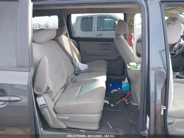 KNDMB5C17G6130801 2016 KIA SEDONA - Image 8