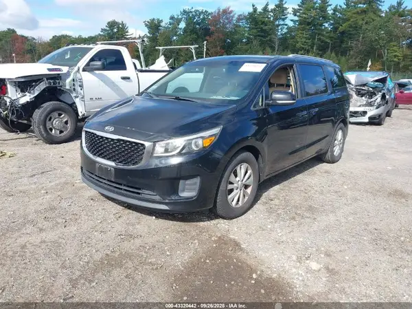 KNDMB5C17G6133200 2016 KIA SEDONA - Image 2