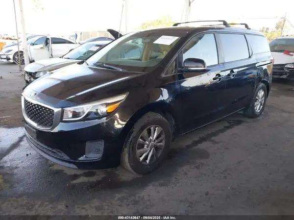 KNDMB5C17G6146884 2016 KIA SEDONA - Image 2