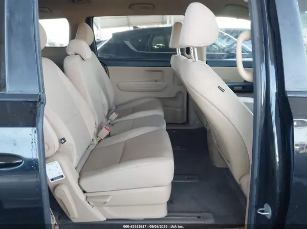 KNDMB5C17G6146884 2016 KIA SEDONA - Image 8