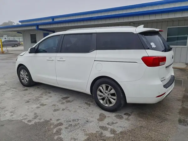 KNDMB5C17G6151616 2016 KIA SEDONA - Image 2
