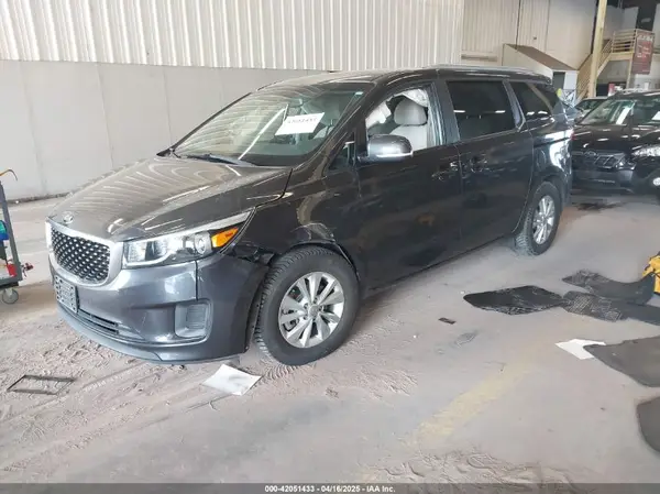 KNDMB5C17G6165290 2016 KIA SEDONA - Image 2