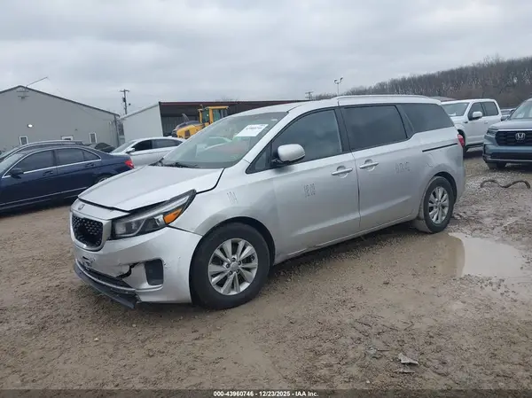 KNDMB5C17G6175267 2016 KIA SEDONA - Image 2