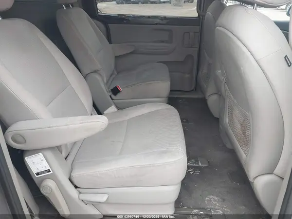 KNDMB5C17G6175267 2016 KIA SEDONA - Image 8