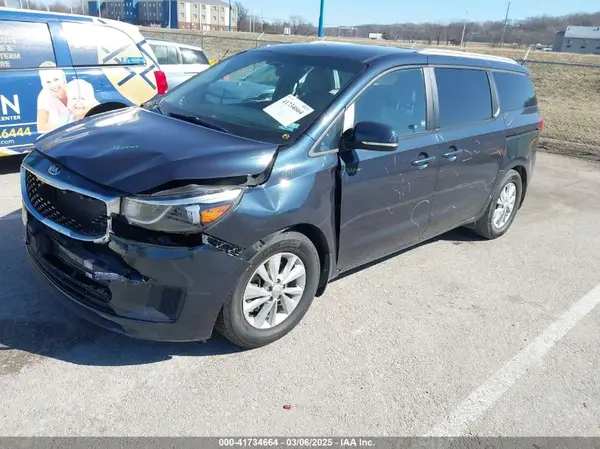 KNDMB5C17G6180064 2016 KIA SEDONA - Image 2