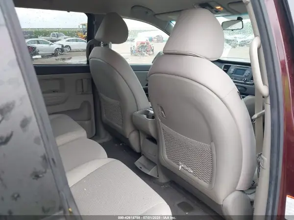 KNDMB5C17G6182283 2016 KIA SEDONA - Image 8