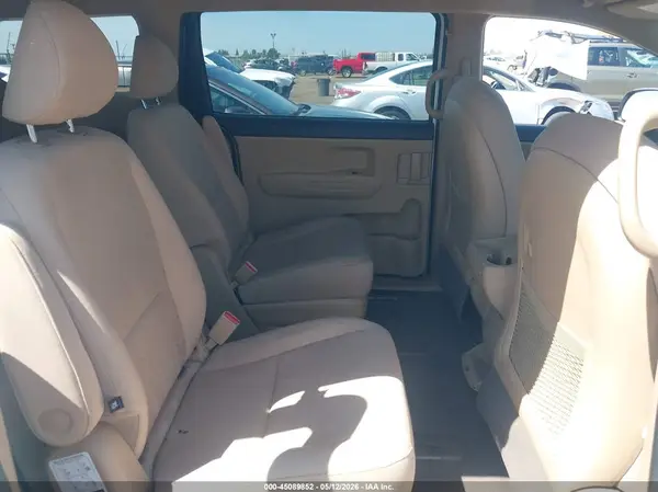 KNDMB5C17G6183305 2016 KIA SEDONA - Image 8