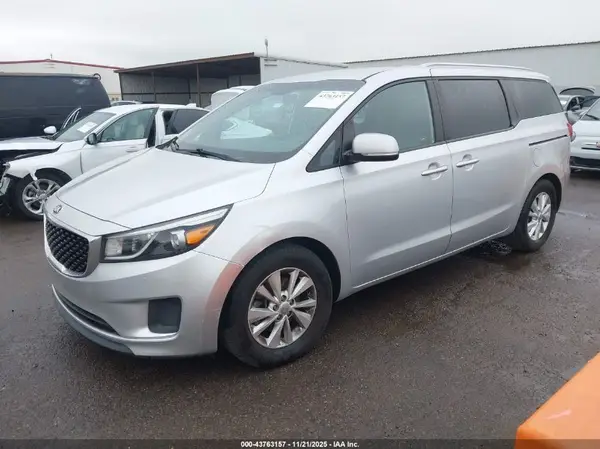 KNDMB5C17G6192327 2016 KIA SEDONA - Image 2
