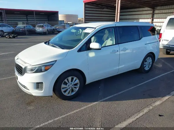 KNDMB5C17G6203536 2016 KIA SEDONA - Image 2