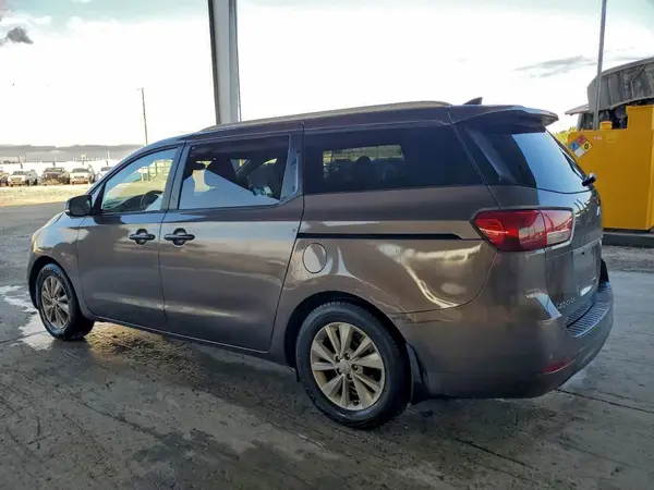 KNDMB5C17G6205805 2016 KIA SEDONA - Image 2