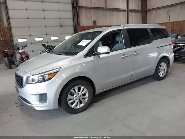 KNDMB5C17G6214763 2016 KIA SEDONA - Image 2