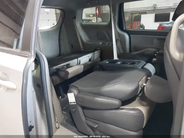 KNDMB5C17G6214763 2016 KIA SEDONA - Image 8