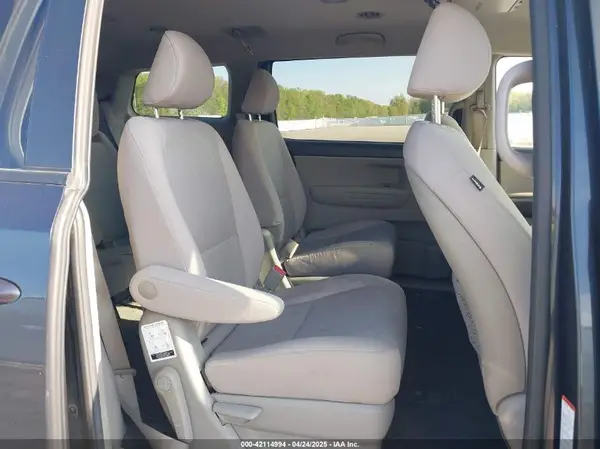 KNDMB5C17H6220063 2017 KIA SEDONA - Image 8