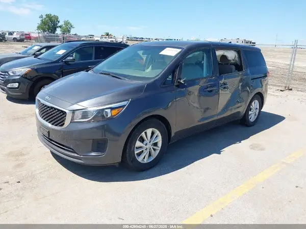 KNDMB5C17H6227336 2017 KIA SEDONA - Image 2