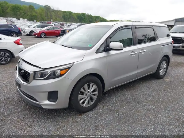 KNDMB5C17H6229846 2017 KIA SEDONA - Image 2