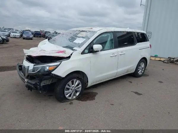 KNDMB5C17H6233573 2017 KIA SEDONA - Image 2