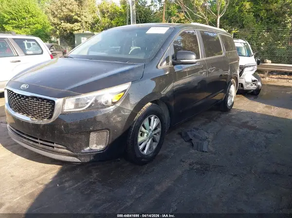 KNDMB5C17H6233587 2017 KIA SEDONA - Image 2