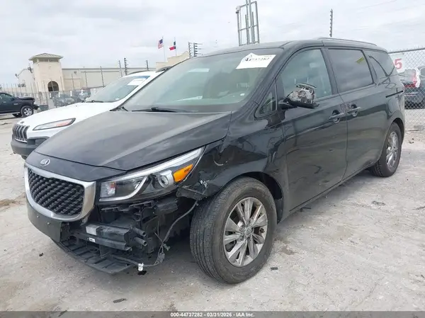 KNDMB5C17H6237851 2017 KIA SEDONA - Image 2