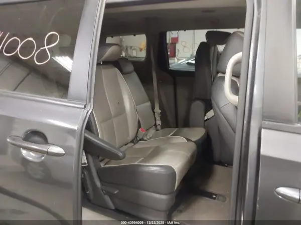 KNDMB5C17H6239745 2017 KIA SEDONA - Image 8